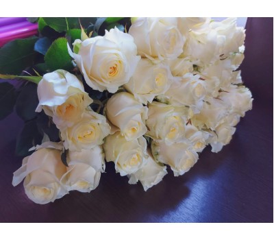 Голландская роза  белая с доставкой в Лабинске и в Лабинском районе