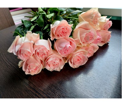 Голландская роза розовая с доставкой в Лабинске и в Лабинском районе