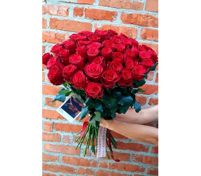Голландская роза красная с доставкой в Лабинске и в Лабинском районе