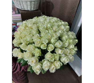 Белые розы  с доставкой в Лабинске и в Лабинском районе