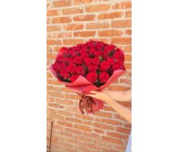 Букет с красными розами
